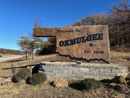 Okmulgee, OK, stone welcome sign